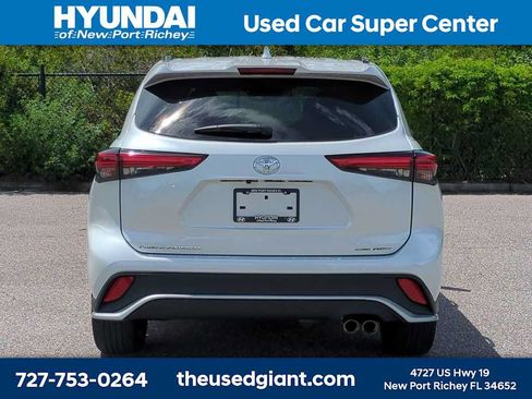 Used 2023 Toyota Highlander XSE AWD/4WD image 3