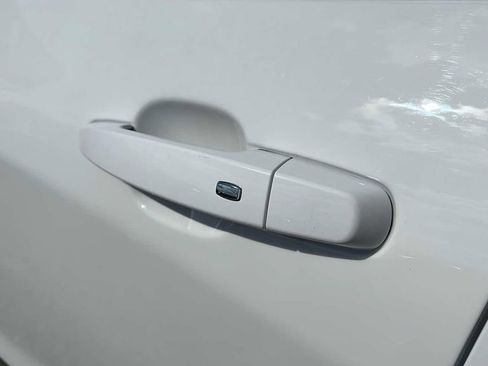 Used 2024 Chevrolet Equinox LS w/ LS Convenience Package image 12