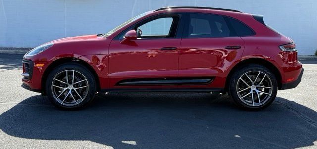 Used 2025 Porsche Macan AWD/4WD image 2