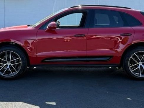 Used 2025 Porsche Macan AWD/4WD image 2