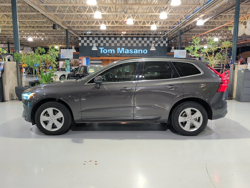 Used 2022 Volvo XC60 B5 Momentum w/ Climate Package FWD image 12