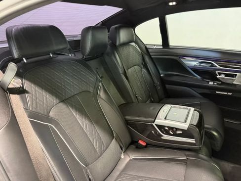 Used 2017 BMW 750i xDrive AWD/4WD image 28
