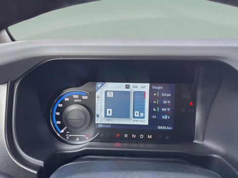 Used 2023 Ford Bronco Badlands image 15