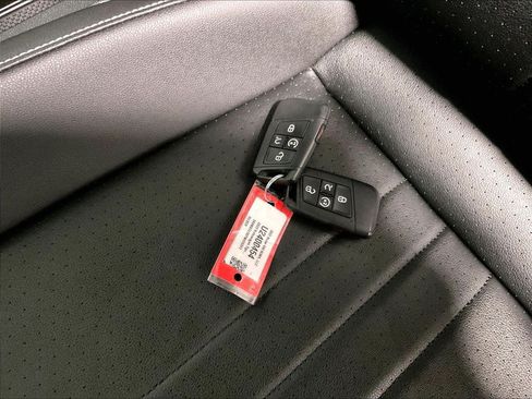 Used 2023 Volkswagen Tiguan SE AWD/4WD image 31