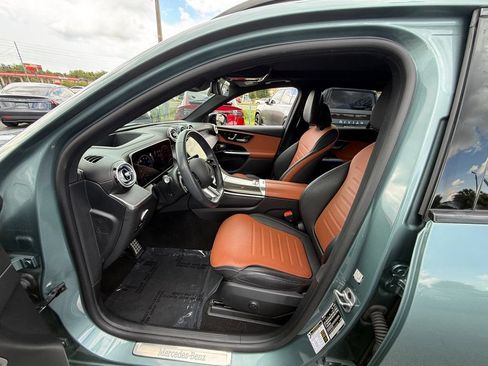 Used 2025 Mercedes-Benz GLC 300 4MATIC image 10