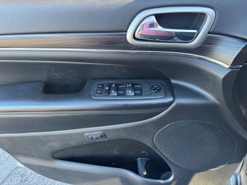 Used 2019 Jeep Grand Cherokee Limited image 14