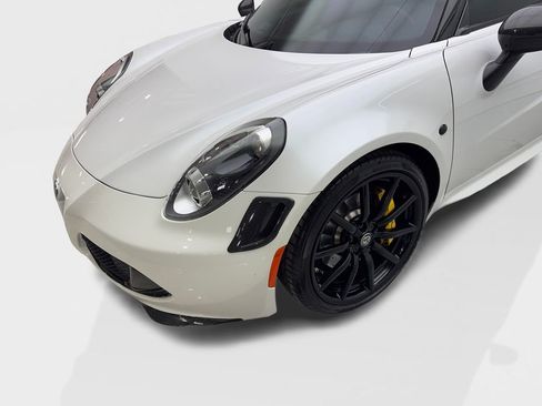 Used 2018 Alfa Romeo 4C Spider RWD image 18