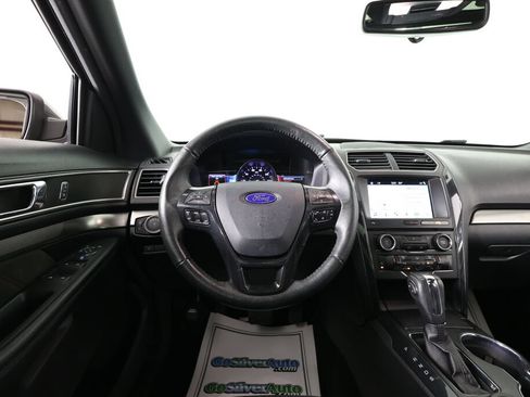 Used 2018 Ford Explorer XLT w/ Equipment Group 202A AWD/4WD image 29