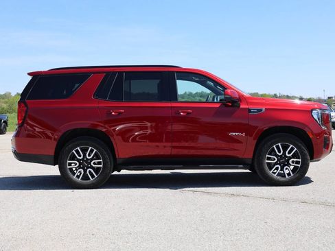 Used 2024 GMC Yukon AT4 w/ Technology Package AWD/4WD image 7