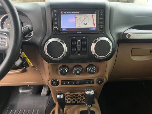 Used 2012 Jeep Wrangler Unlimited Sahara w/ Connectivity Group image 21
