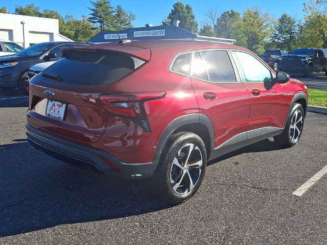 Used 2025 Chevrolet Trax RS w/ Sunroof Package FWD image 6