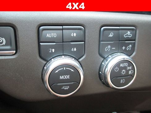 Used 2024 GMC Sierra 1500 SLT w/ SLT Premium Plus Package AWD/4WD image 30