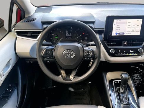 Used 2025 Toyota Corolla LE FWD image 6
