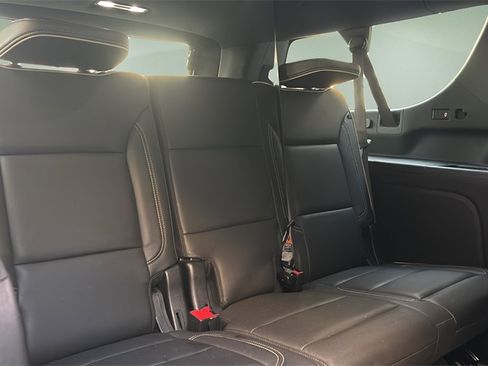 Used 2023 Chevrolet Suburban Premier image 10
