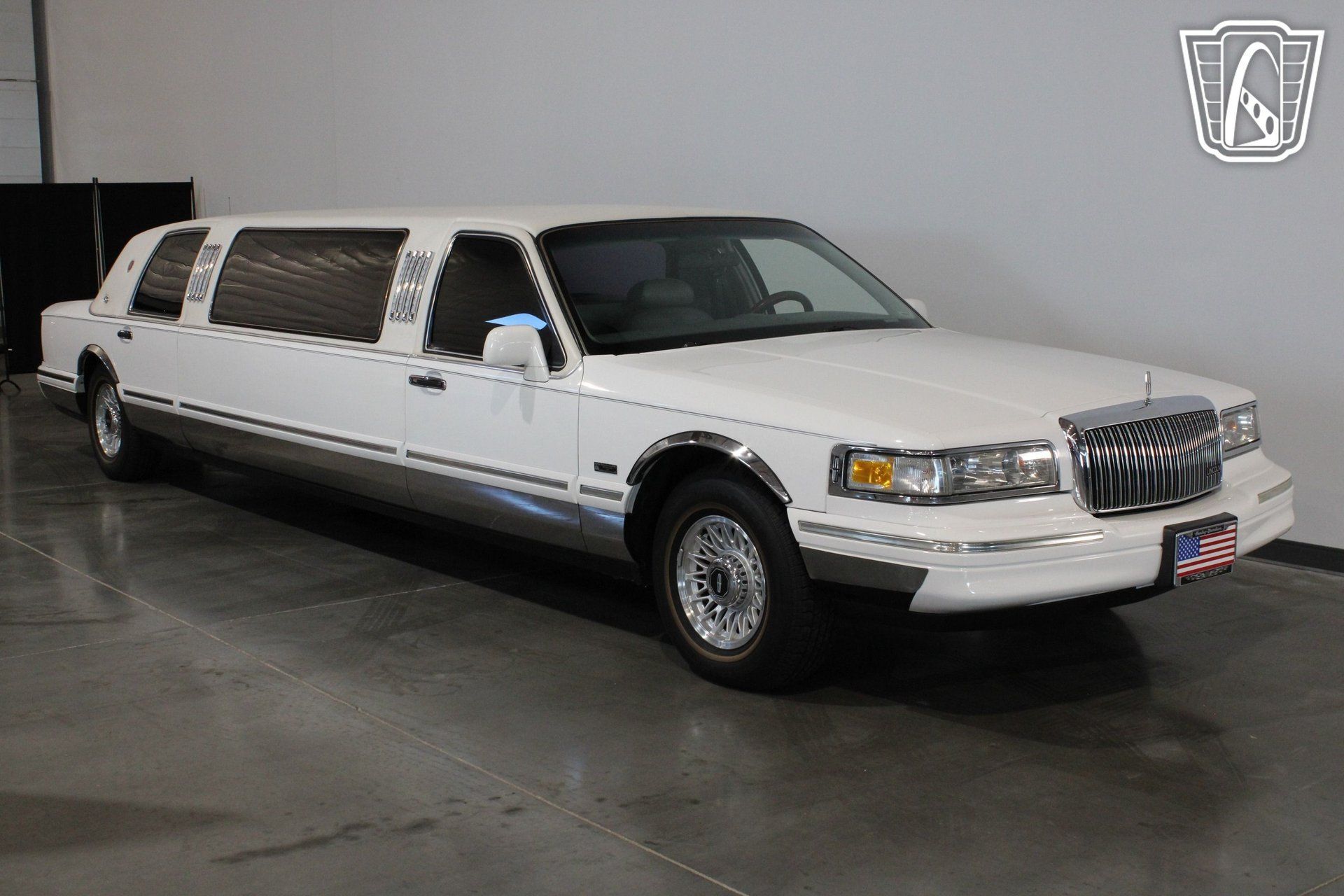 Used 1996 Lincoln Town Car Executive RWD image 14