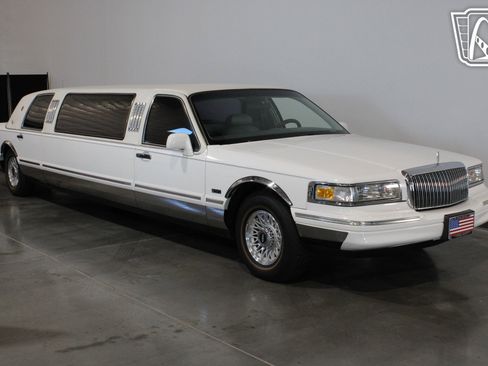 Used 1996 Lincoln Town Car Executive image 27