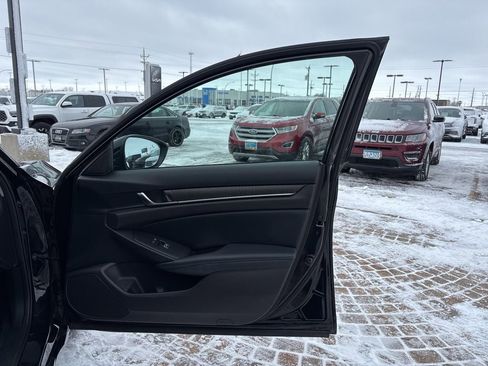 Used 2018 Honda Accord EX image 31