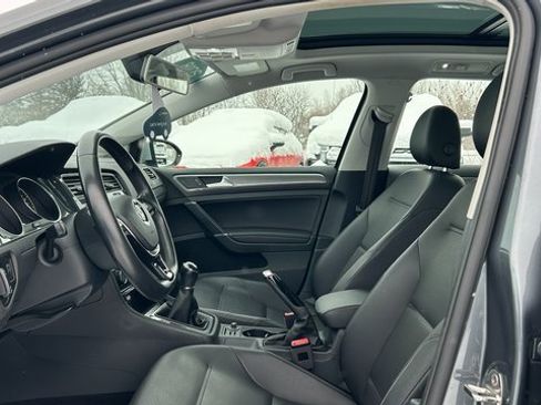 Used 2018 Volkswagen Golf Alltrack image 24