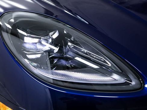 Certified 2025 Porsche Macan image 18
