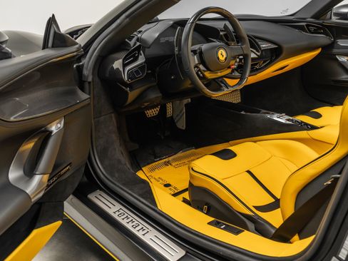 Used 2024 Ferrari SF90 Spider image 23