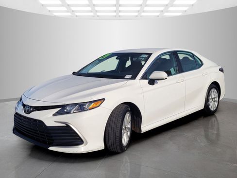Used 2021 Toyota Camry LE image 8