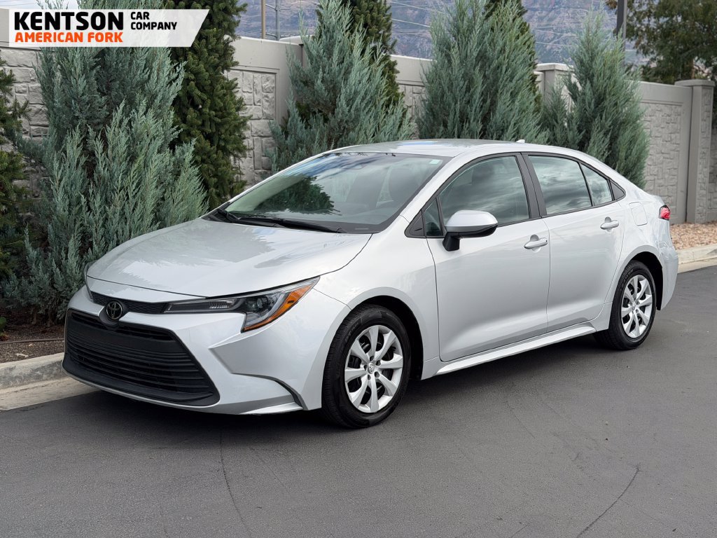 Used 2025 Toyota Corolla LE FWD image 2