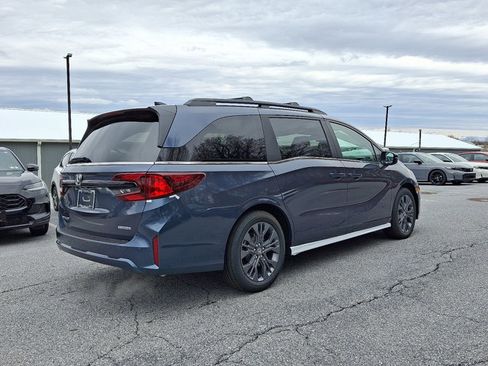 New 2026 Honda Odyssey Touring image 6