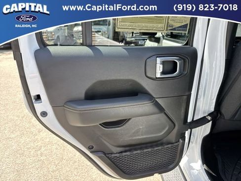 Used 2024 Jeep Wrangler Unlimited Sahara w/ Safety Group AWD/4WD image 17