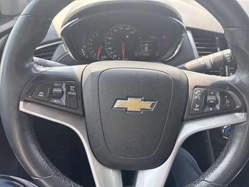 Used 2018 Chevrolet Trax LT w/ LT Convenience Package FWD image 39