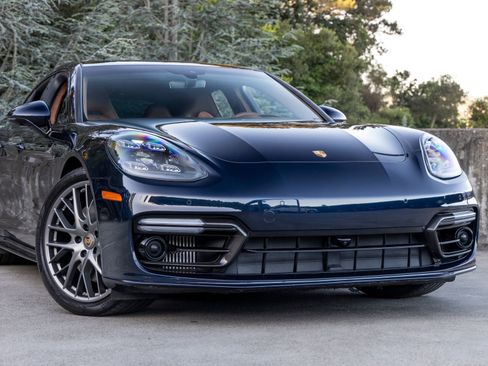 Used 2022 Porsche Panamera GTS image 9