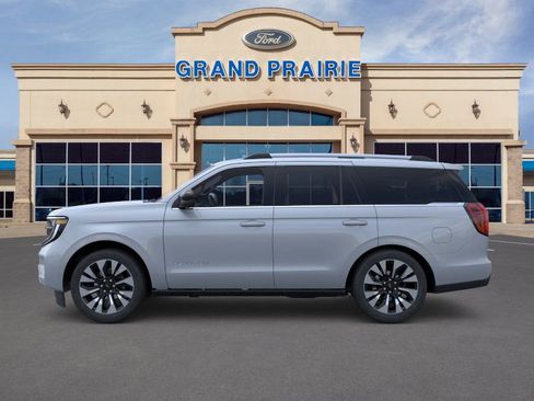 New 2025 Ford Expedition Platinum w/ Driver's Package image 3