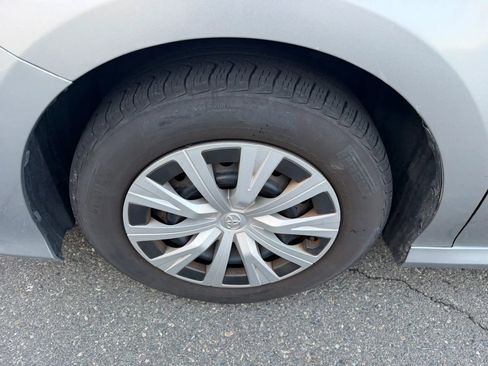 Used 2019 Toyota Camry LE image 29