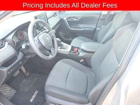 Used 2020 Toyota RAV4 XLE w/ Convenience Package FWD image 4