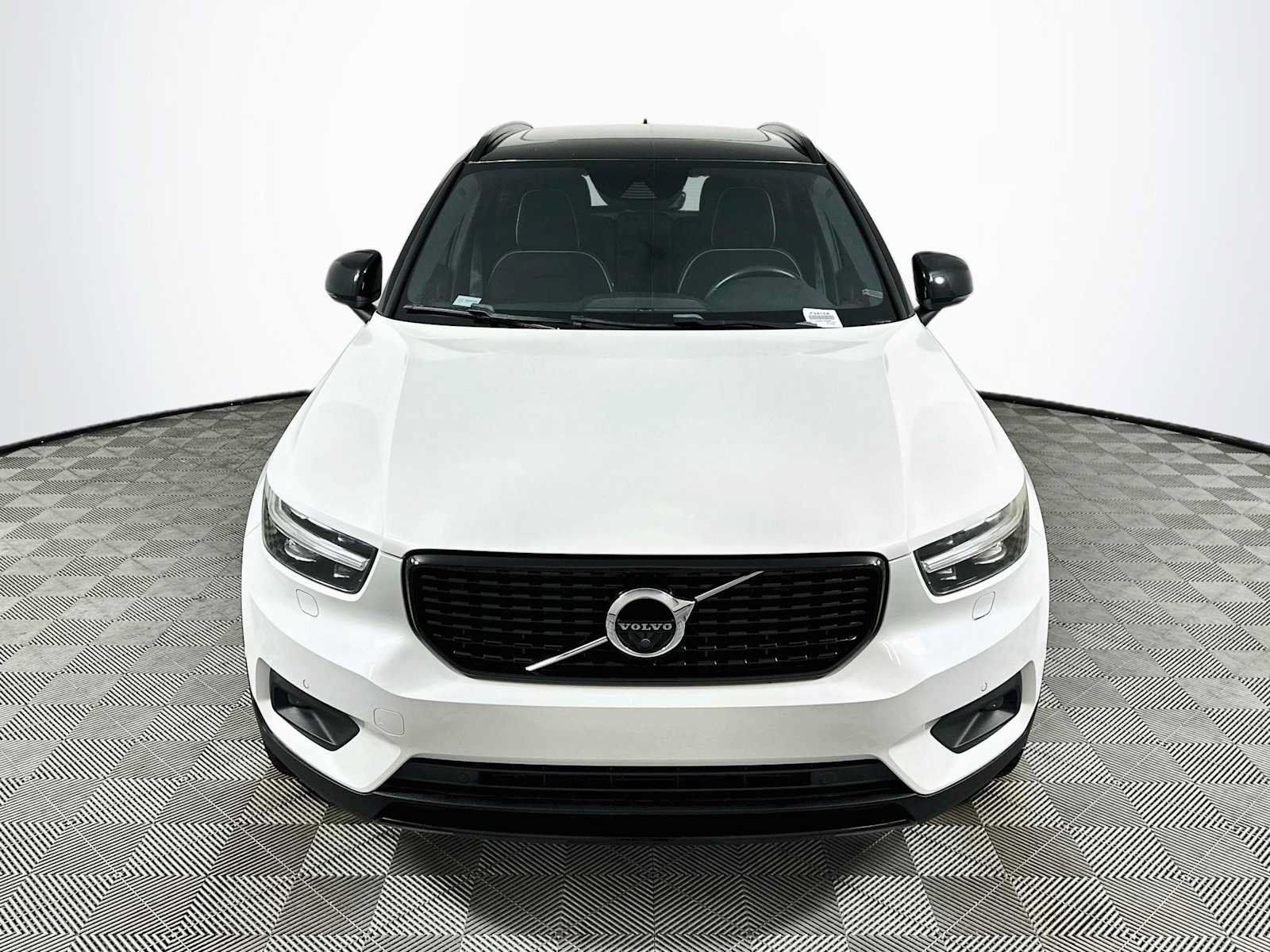 Used 2020 Volvo XC40 T5 R-Design w/ Protection Package Premier AWD/4WD image 2