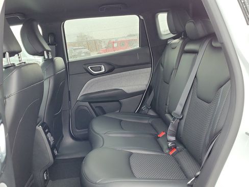 New 2026 Jeep Compass Latitude image 13
