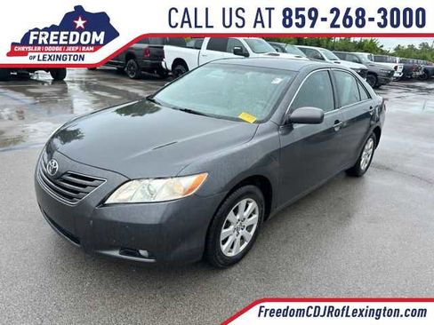 Used 2007 Toyota Camry XLE FWD image 1