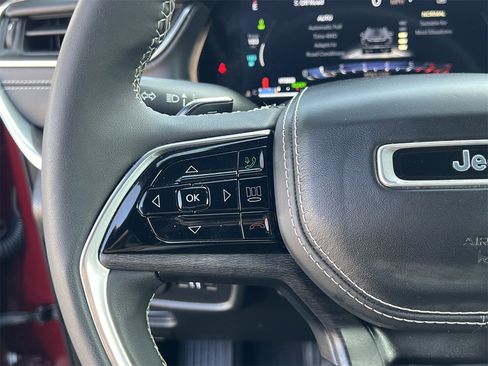 Used 2023 Jeep Grand Cherokee Overland w/ Luxury Tech Group IV image 12