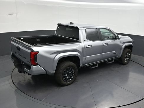 Used 2025 Toyota Tacoma SR5 AWD/4WD image 19