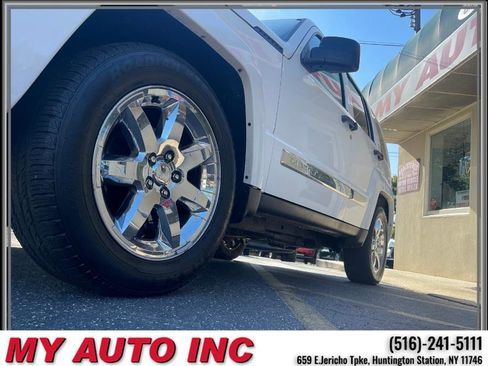 Used 2012 Jeep Liberty Limited w/ Tire & Wheel Group image 10