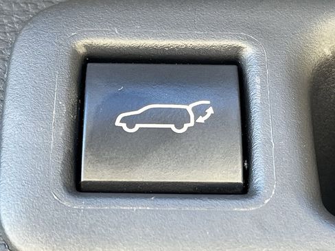 Used 2024 Toyota Highlander LE image 28