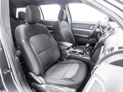 Used 2018 Ford Explorer XLT FWD image 31