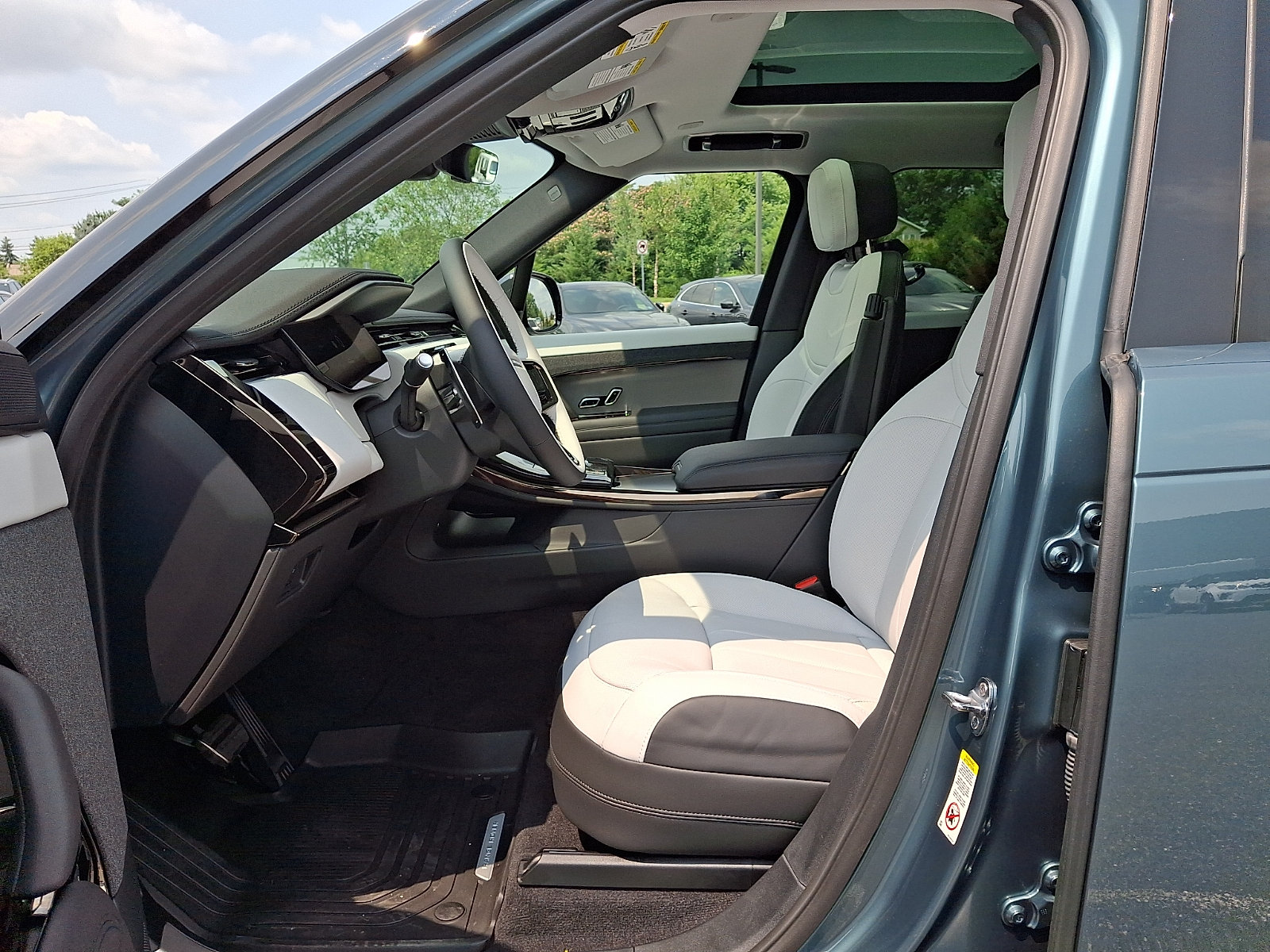 New 2026 Land Rover Range Rover Sport Dynamic SE AWD/4WD image 10
