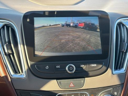 Used 2018 Chevrolet Malibu Premier w/ Premier Sun and Wheel Package image 24