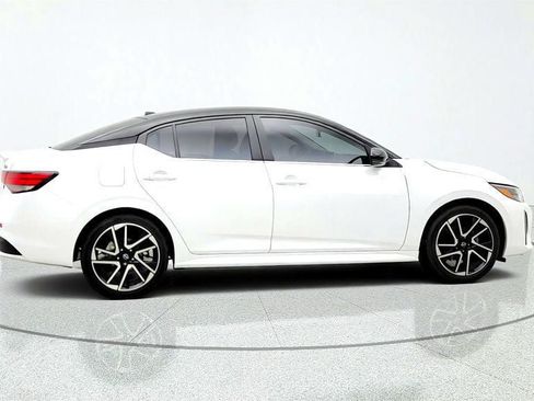 Used 2025 Nissan Sentra SR FWD image 4