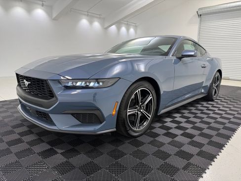 Used 2025 Ford Mustang Coupe RWD image 3