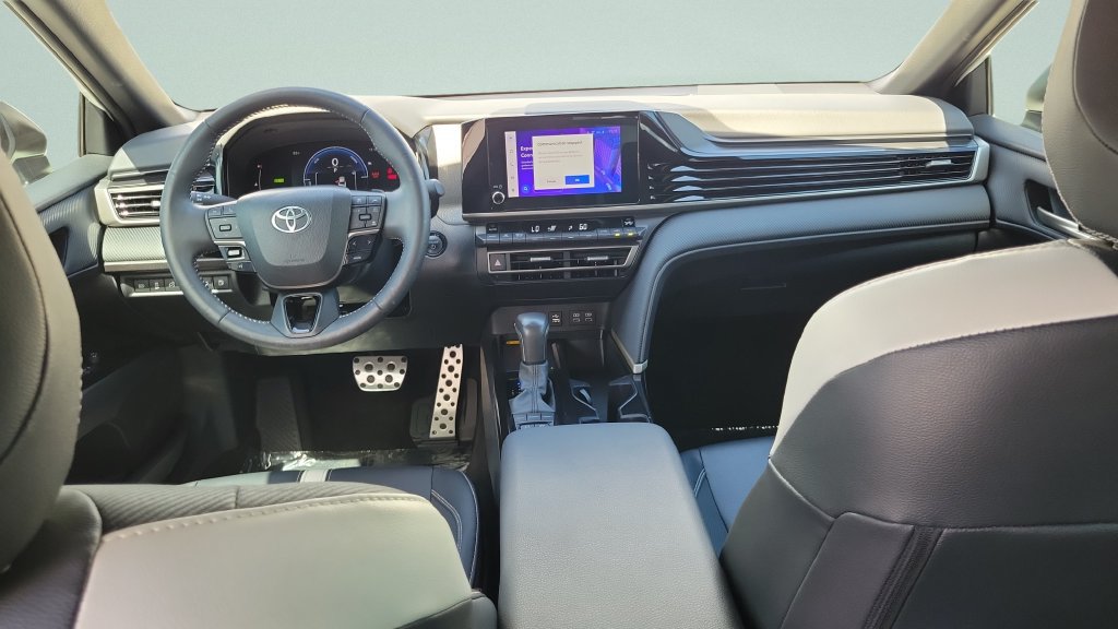 Used 2025 Toyota Camry SE w/ Convenience Package FWD image 10