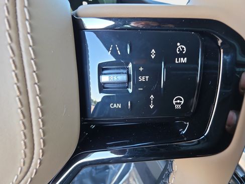 New 2026 Land Rover Range Rover Sport Dynamic SE AWD/4WD image 18