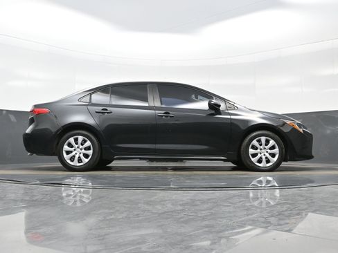 Used 2021 Toyota Corolla LE image 29