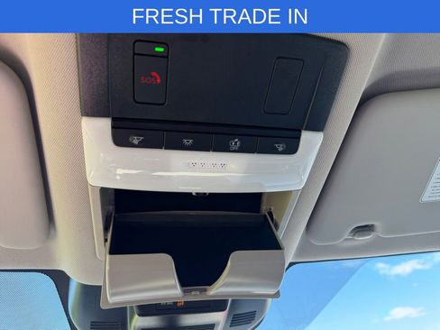 Used 2025 Nissan Rogue SL AWD/4WD image 24