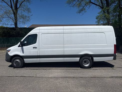 Used 2024 Mercedes-Benz Sprinter 3500 image 4